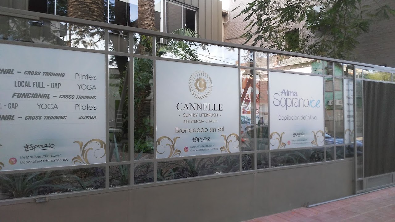 Frente de Espacio Salud y Estética sobre calle Salta